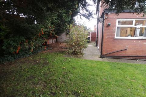 3 bedroom semi-detached house to rent, Highfield Drive, Manchester
