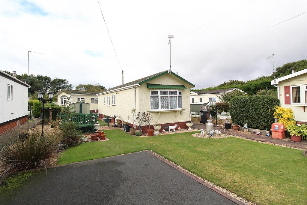 Ball Lane, Coven Heath, WV10 7EZ 2 bed bungalow £90,000