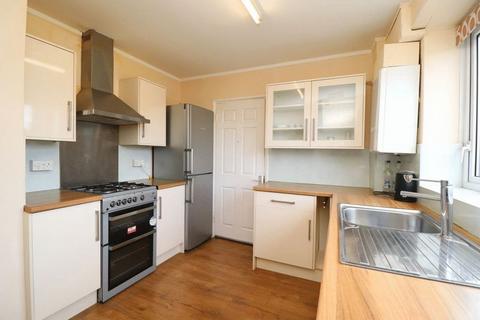 3 bedroom semi-detached house to rent, Meadowleaze, Gloucester