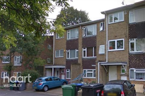 Studio to rent, Corinium Close, Wembley