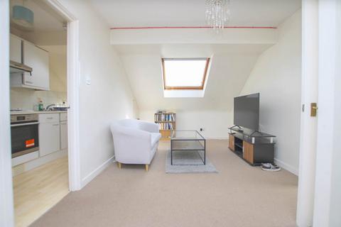 Studio to rent, Frogmore, Park Street, St Albans