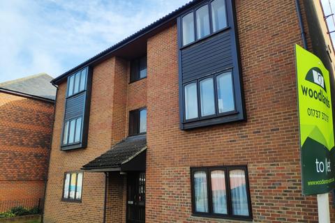Studio to rent, Brighton Road, Redhill