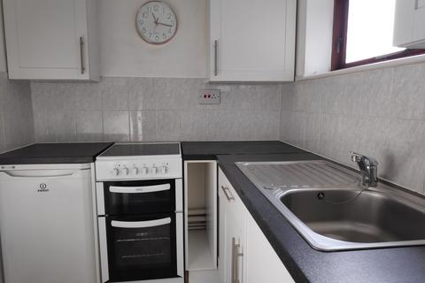 Studio to rent, Brighton Road, Redhill