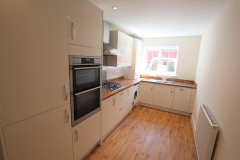 3 bedroom end of terrace house to rent, Frimley