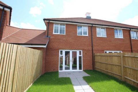 3 bedroom end of terrace house to rent, Frimley