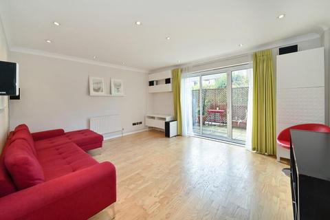 3 bedroom apartment to rent, Lamb Court Narrow Street E14