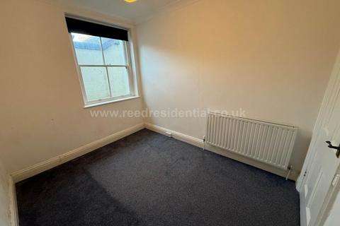 2 bedroom apartment to rent, Gosforth Road