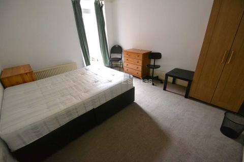 1 bedroom in a house share to rent, Basingstoke Road, Reading