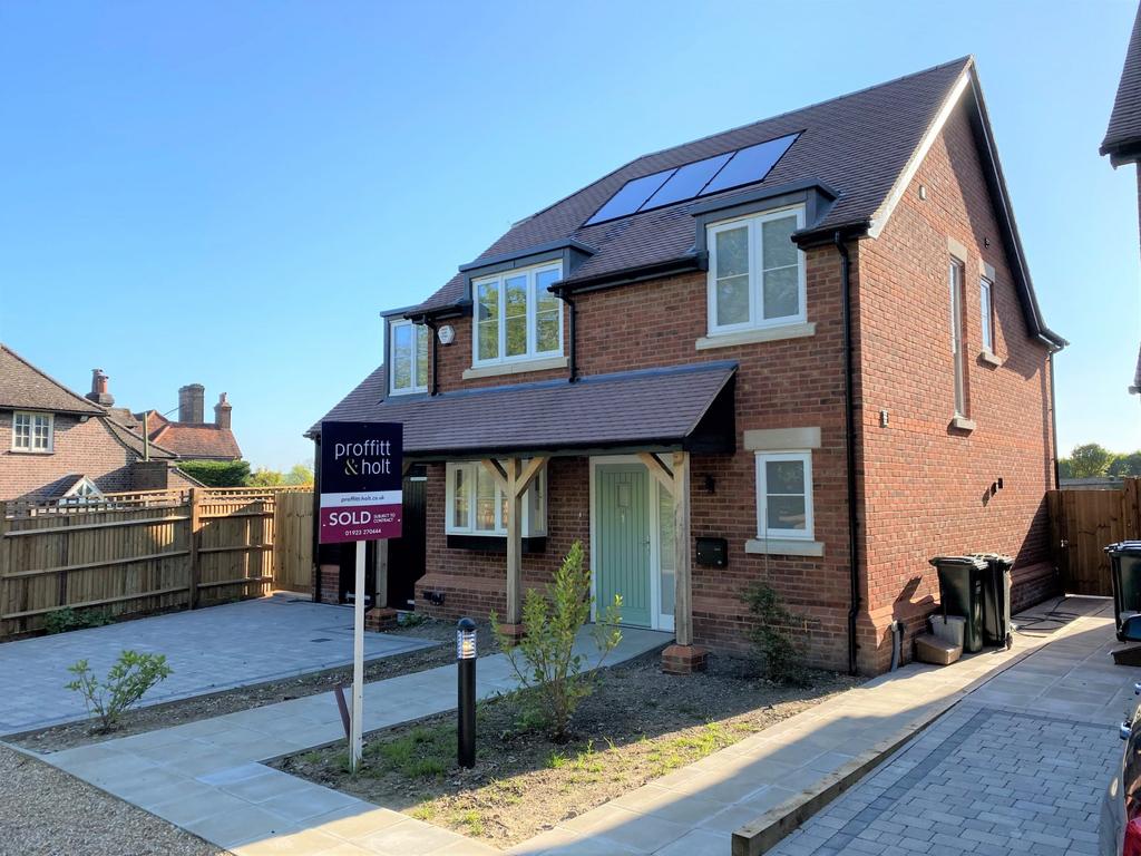 Talbot Cottages, Bedmond Road, Abbots Langley, Hertfordshire, WD5 4 bed detached house £745,000