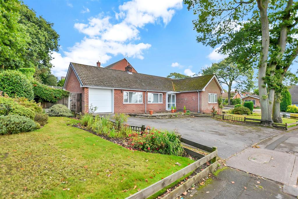 Waterson Avenue, Berry Hill, Mansfield 3 bed detached bungalow £279,995