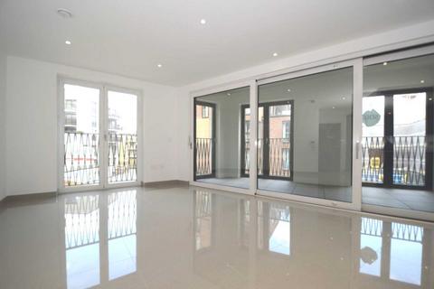 3 bedroom flat to rent, St George`s Circus, London SE1