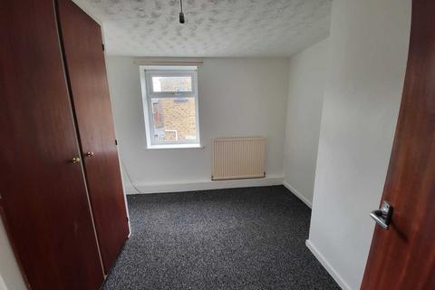 1 bedroom flat to rent, Lees Hall Road, Dewsbury