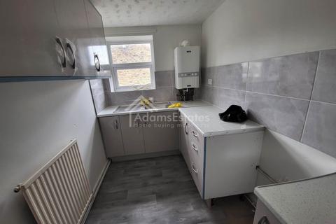 1 bedroom flat to rent, Lees Hall Road, Dewsbury