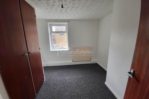 1 bedroom flat to rent, Lees Hall Road, Dewsbury