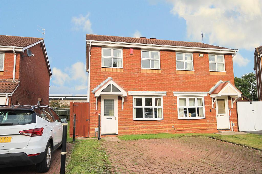 Exeter Drive, Tame Meadow, Tamworth, Staffordshire, B79 7YQ 2 bed semidetached house £165,000