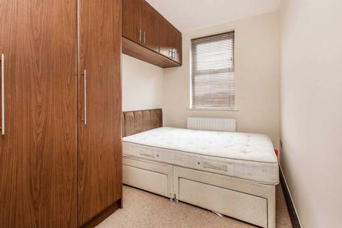 2 bedroom flat to rent, Ritherdon Road, Tooting Bec SW17