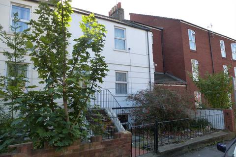 4 bedroom house to rent, Orts Road, Reading