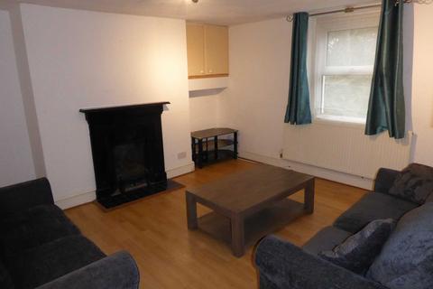 4 bedroom house to rent, Orts Road, Reading