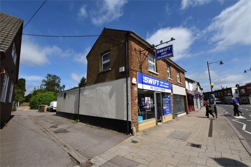 High Street, ABBOTS LANGLEY, Hertfordshire 2 bed flat £975 pcm (£225 pw)