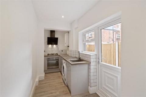 3 bedroom end of terrace house to rent, Byrom Street, Hale
