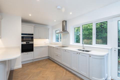 12 Bentsbrook Park, North Holmwood, Dorking, RH5 4JN