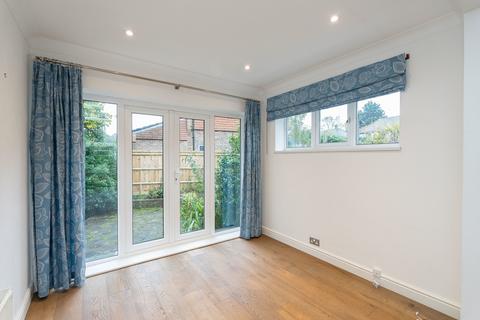 12 Bentsbrook Park, North Holmwood, Dorking, RH5 4JN