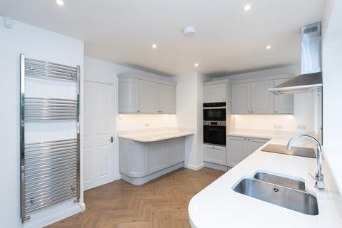 12 Bentsbrook Park, North Holmwood, Dorking, RH5 4JN