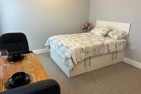 1 bedroom in a house share to rent, Maple Road