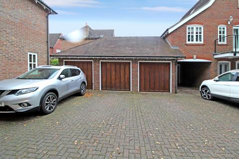 3 bedroom semi-detached house to rent, Fletcher Way, Haywards Heath, RH16