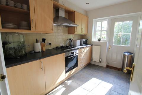 3 bedroom semi-detached house to rent, Fletcher Way, Haywards Heath, RH16