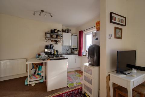 Studio to rent, St. Augustines Avenue, South Croydon, Surrey CR2