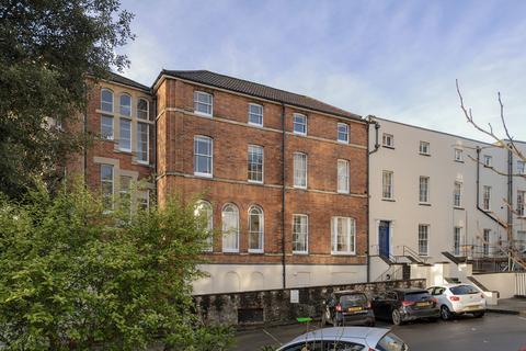 3 bedroom flat to rent, Saville Place, Clifton, BS8