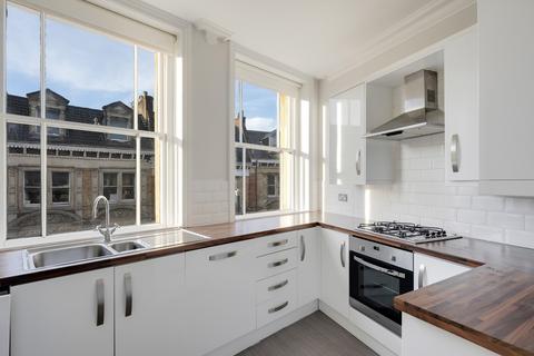 3 bedroom flat to rent, Saville Place, Clifton, BS8