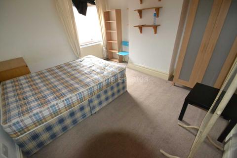 1 bedroom in a house share to rent, Basingstoke Road, Reading