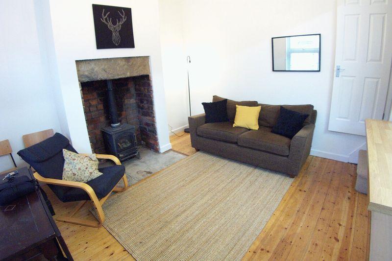 Kelsall Avenue, Leeds 2 bed terraced house £700 pcm (£162 pw)