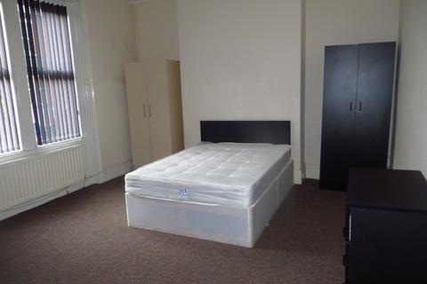 2 bedroom ground floor flat to rent, Croydon Road, Arthurs Hill NE4