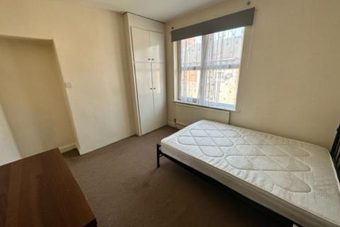 1 bedroom in a house share to rent, Rose Street, Room Two