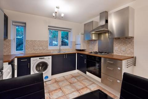 2 bedroom apartment to rent, The Avenue, Hatch End