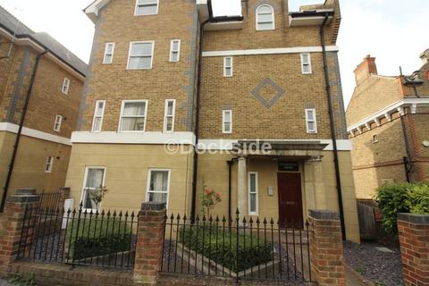 Studio to rent, St. Margarets Street, Rochester