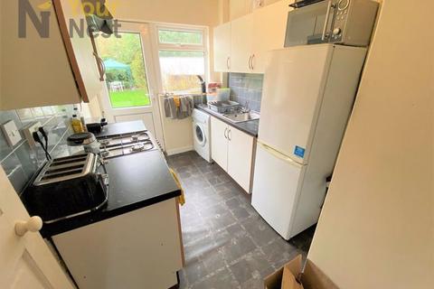 4 bedroom semi-detached house to rent, Stanmore Crescent, Headingley, LS4 2RY