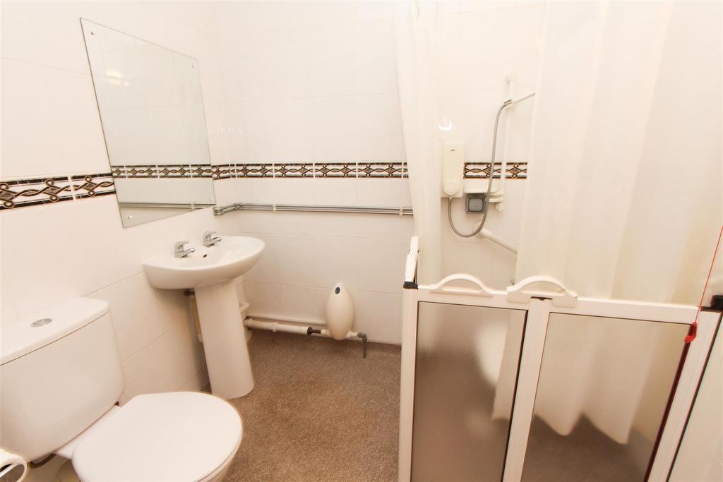SHOWER ROOM.jpg