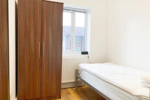 2 bedroom house to rent - St. Andrews Road, Acton, W3