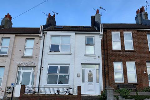 5 bedroom terraced house to rent, Milner Road, Coombe Road