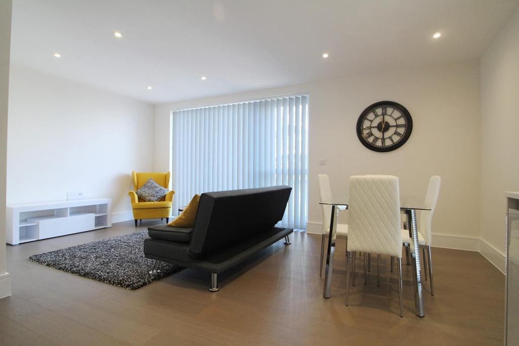 Apartment in Reading, Southcote - View 3