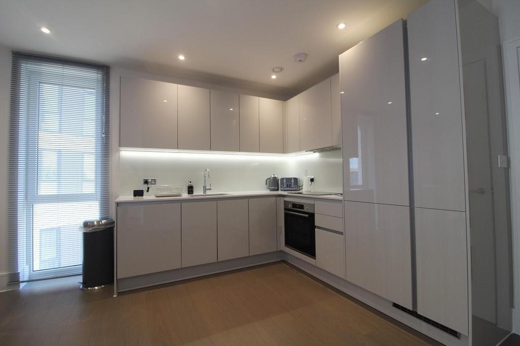 Apartment in Reading, Southcote - View 4