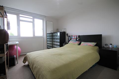 2 bedroom flat to rent, Tredegar Road, Bounds Green, N11