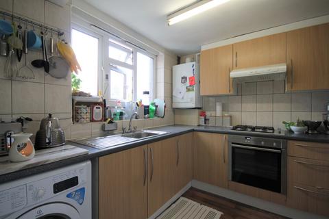 2 bedroom flat to rent, Tredegar Road, Bounds Green, N11