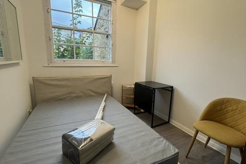 Studio to rent, Offord Road, Islington