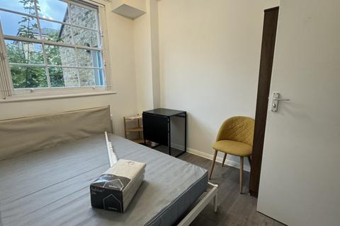 Studio to rent, Offord Road, Islington