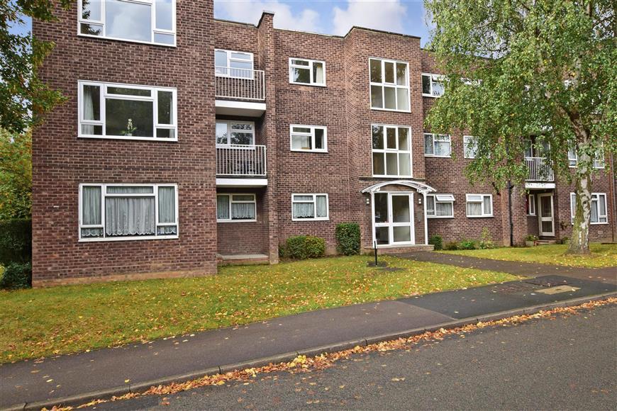 Malcolm Way, Snaresbrook 2 bed ground floor flat £390,000